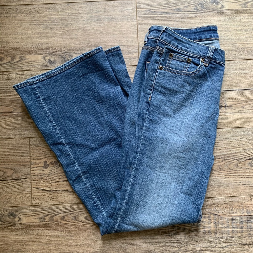 NY&Co Low Rise Flare EUC Jeans Sz 6